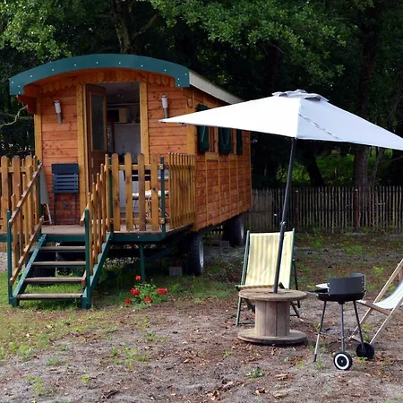 Luxury tent Roulotte Paisible Au Milieu De La Nature